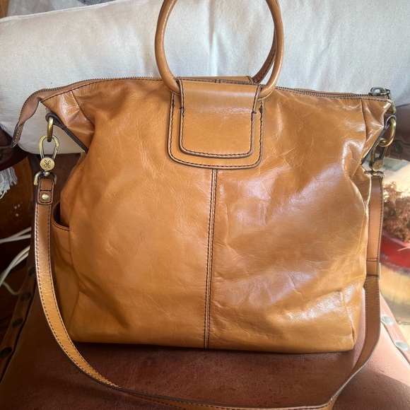 NEW HOBO brand Sheila tote in honey - Picture 3 of 7